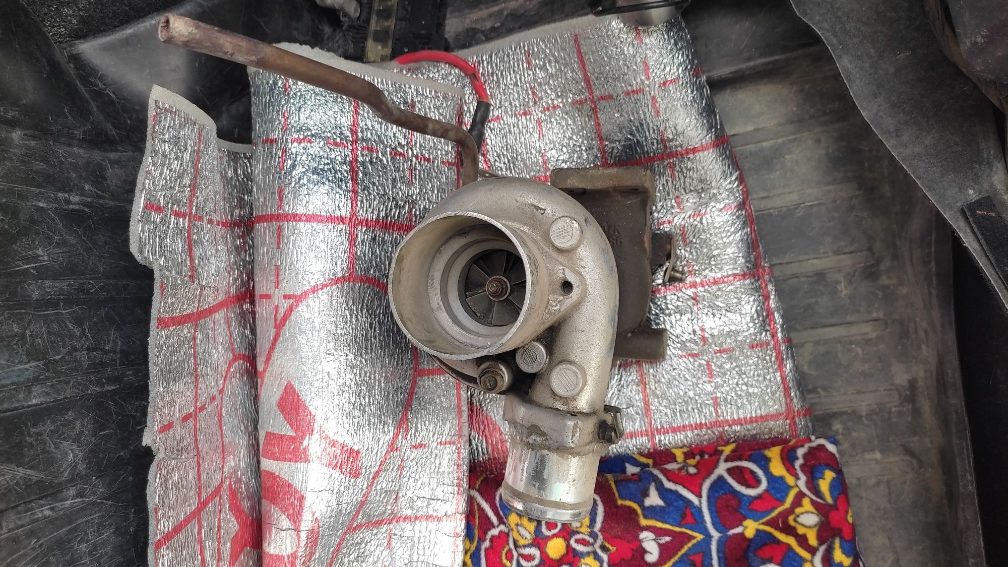 1.8 turbo kolektor sotiladi. Turbina ham bor.