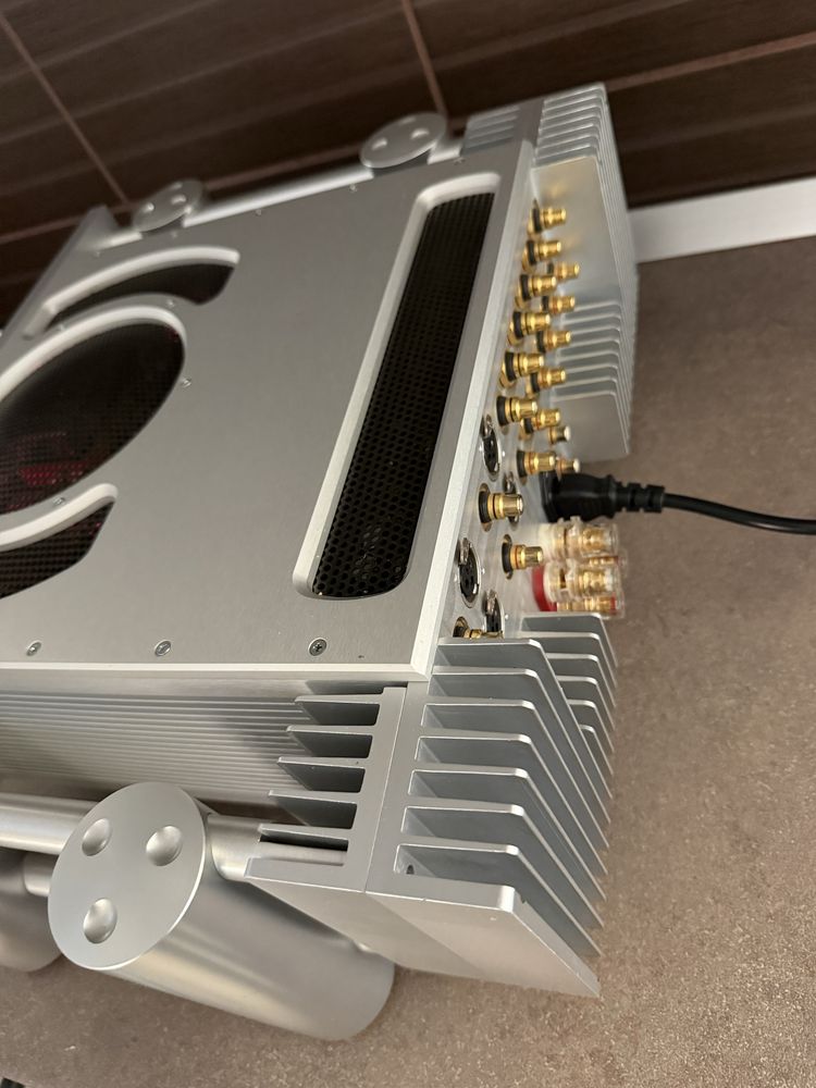 Amplificator high end Chord CPM 3300 2x220w in 8 ohm, cap de serie