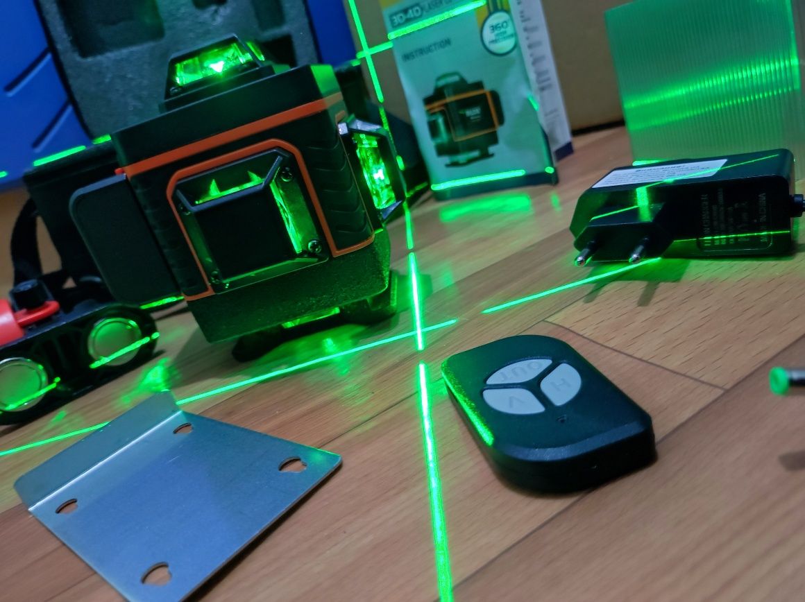 Лазерный уровень 4D зелёный луч 16 линии