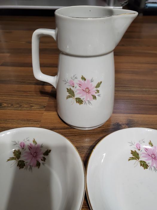 Български порцеланови чинии и купички