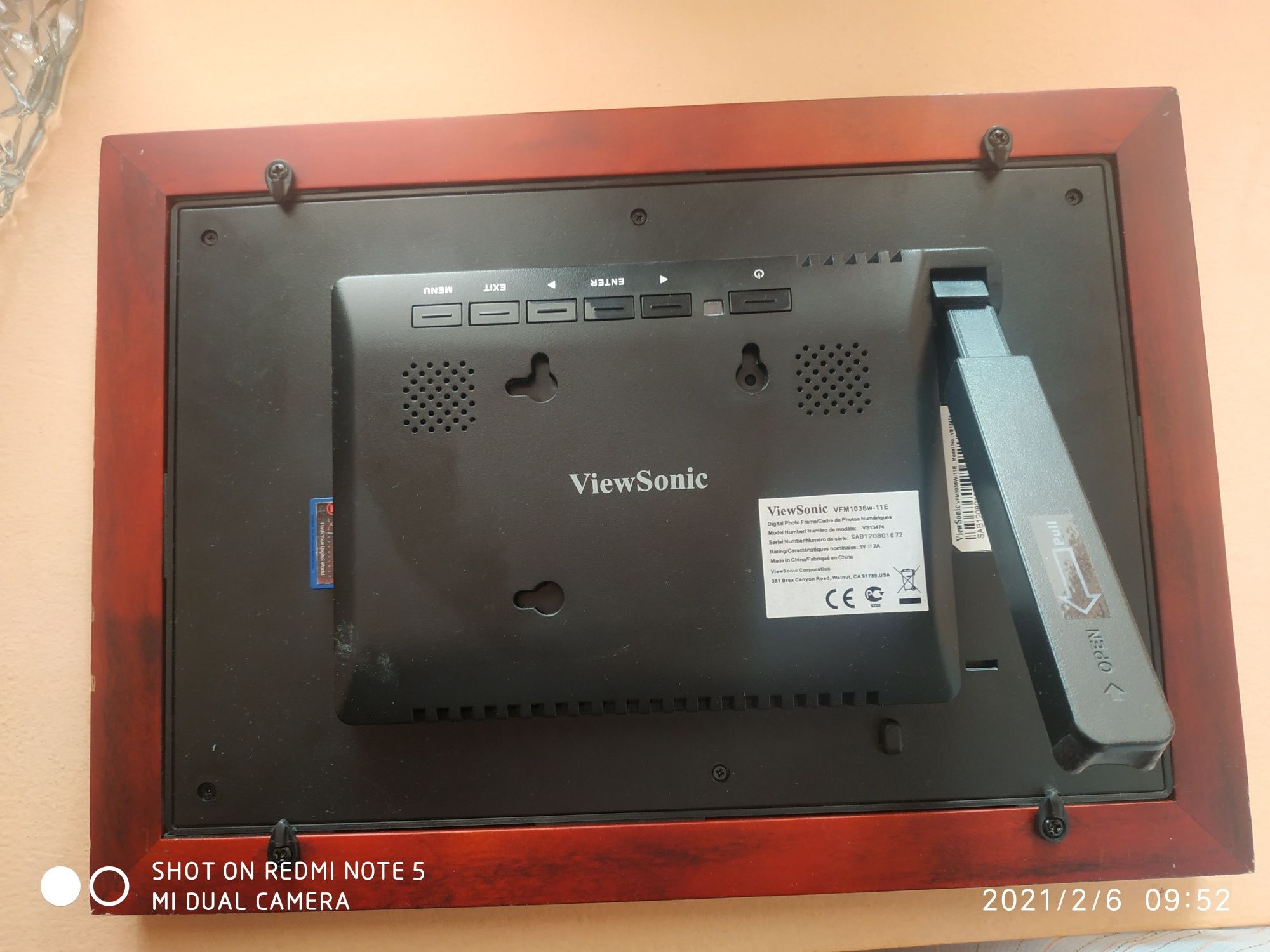 Фоторамка цифровая ViewSonic VFM 1036w-11E