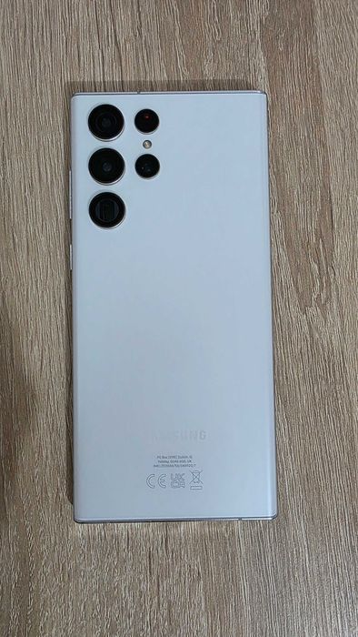 Vand Smatphone Samsung Galaxy S22 Ultra.