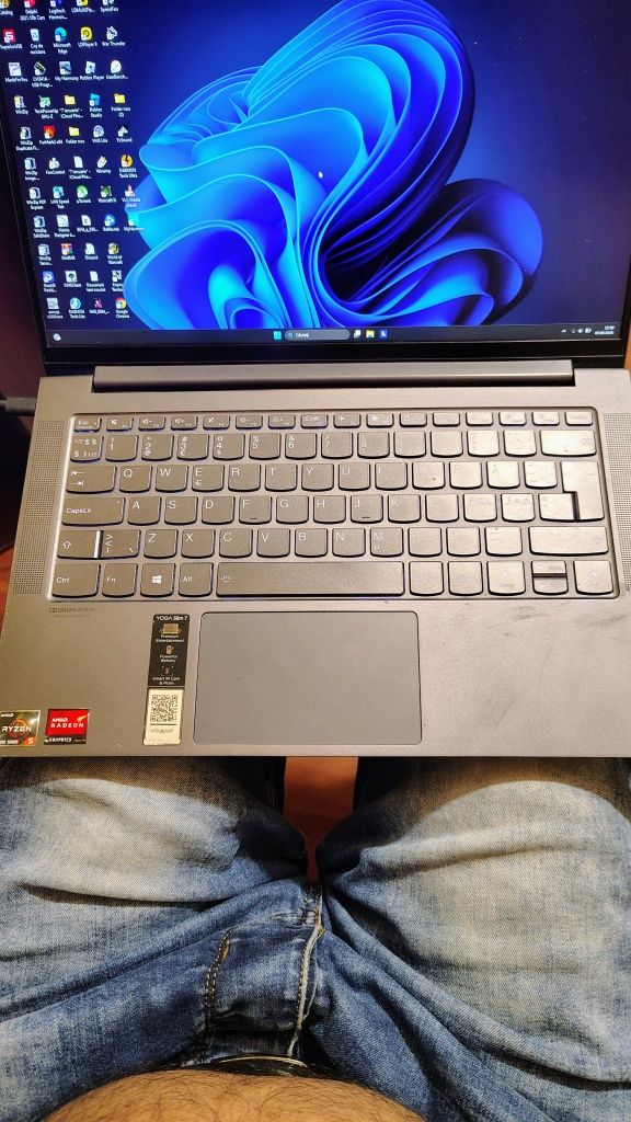 Lenovo ideeapad și yoga slim 7 ambele la același pret