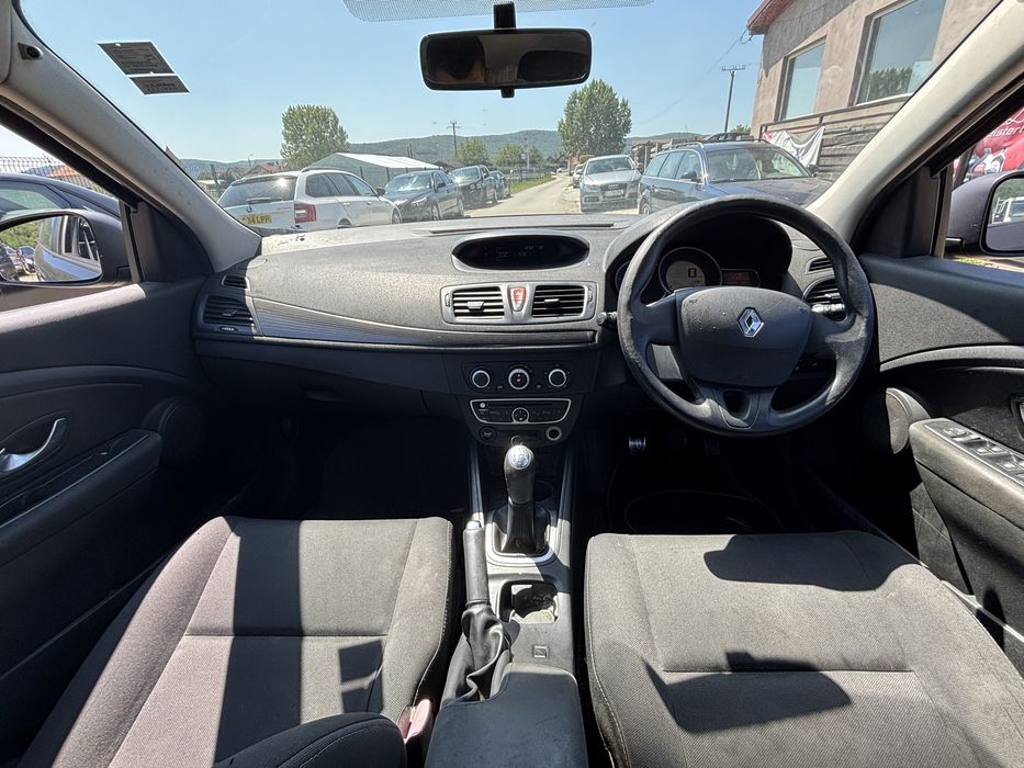 Dezmembrez Renault Megane 1.5 dci 3 III 2009 euro 4 cod motor K9K