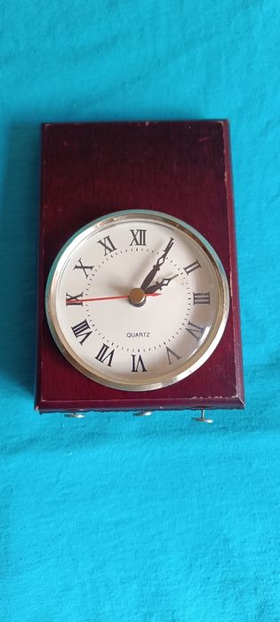 Продам шикарный на столный часы .