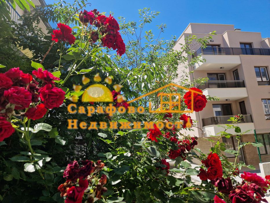 Тристаен Акт 16  със 101м2 двор с две паркоместа до плаж