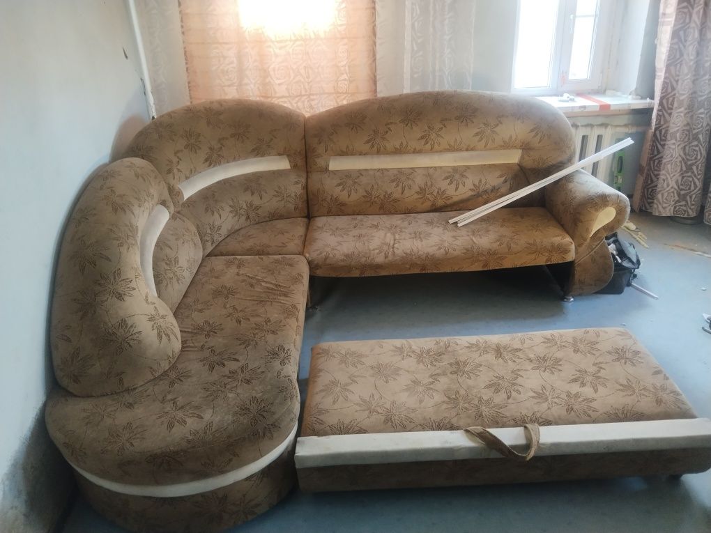 Продам диван и два кресла