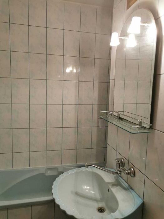 Inchiriez apartament cu 3 camare - Zona Energiei
