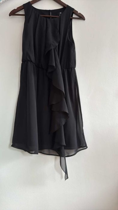 Официална черна малка рокля H&M, размер 34