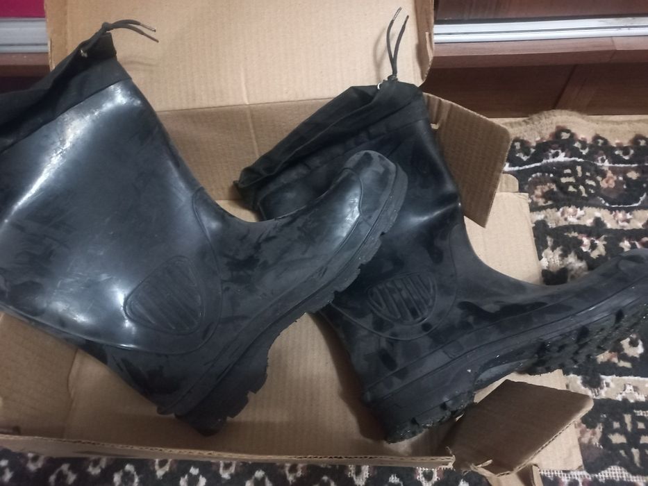 Новые резиновые сапоги разм 44