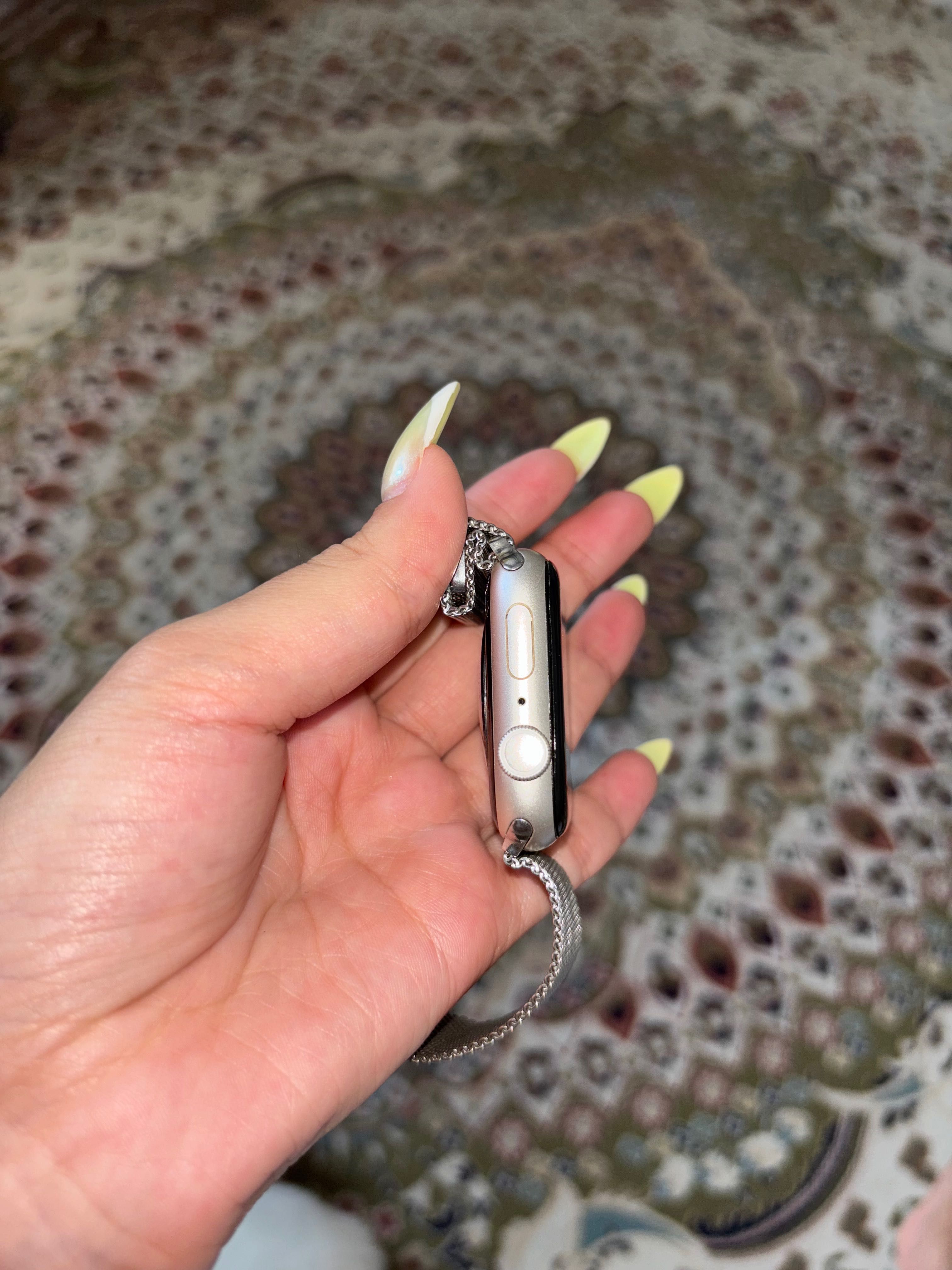 Продам срочно б/у Apple Watch 8 series