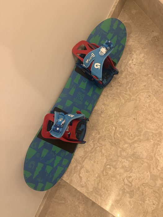 Vand set Burton placa si booti si o pereche booti Young Versace