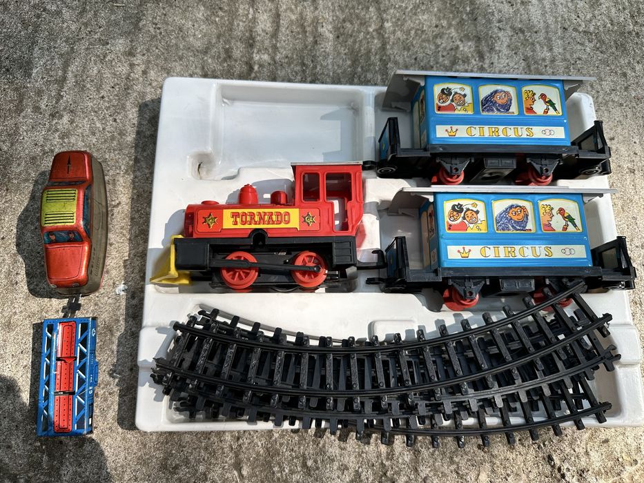 Стара играчка - влакче