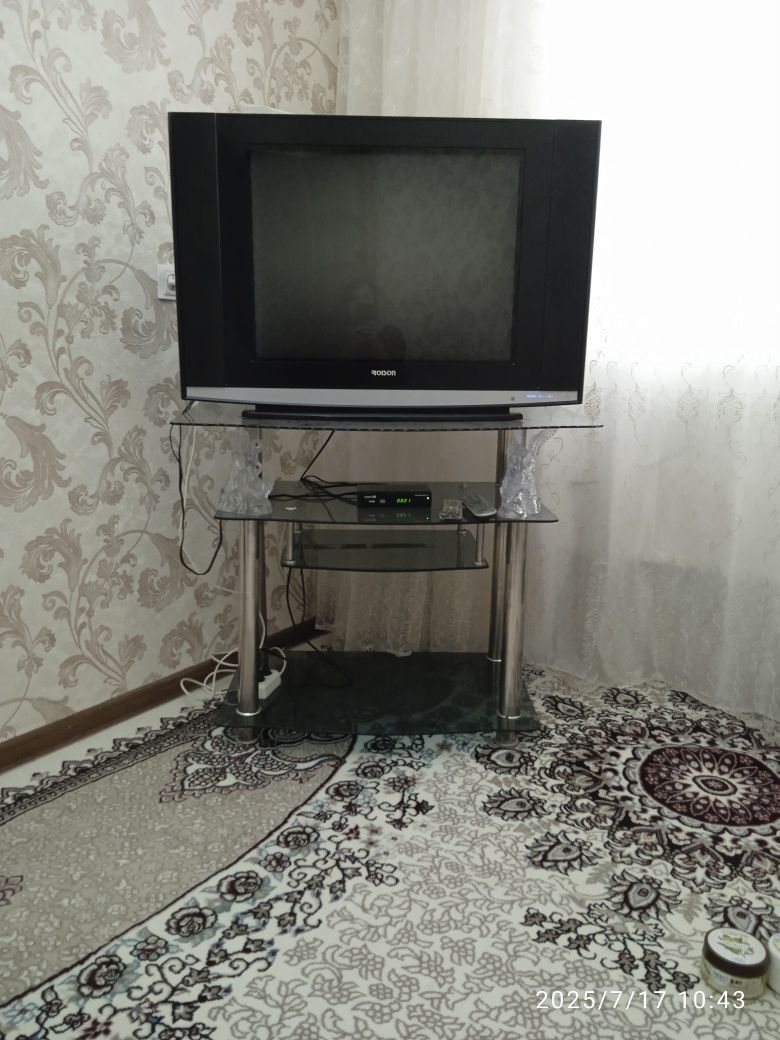 Телевизор и подставка