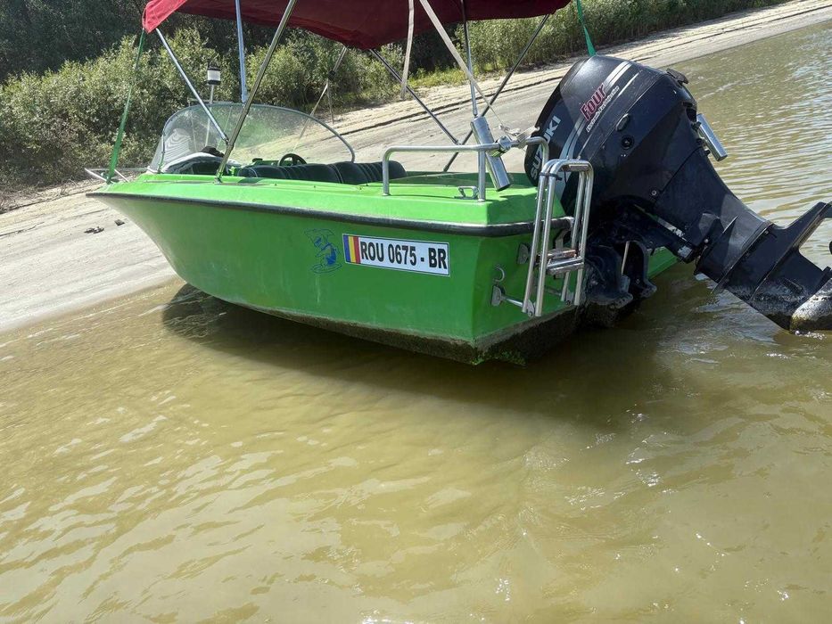 Se oferă spre vânzare ambarcațiune cu motor de 40 cp!