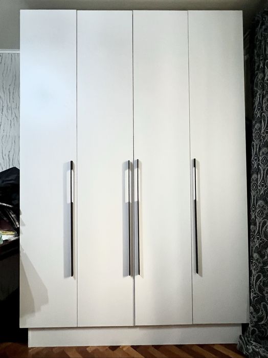 Продаем 2 гардеробных шкафа