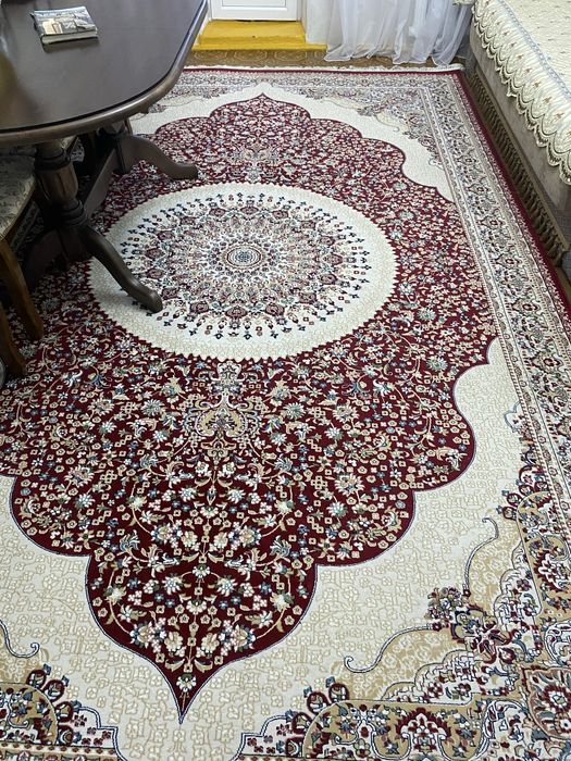 Продам ковер в отличном состоянии