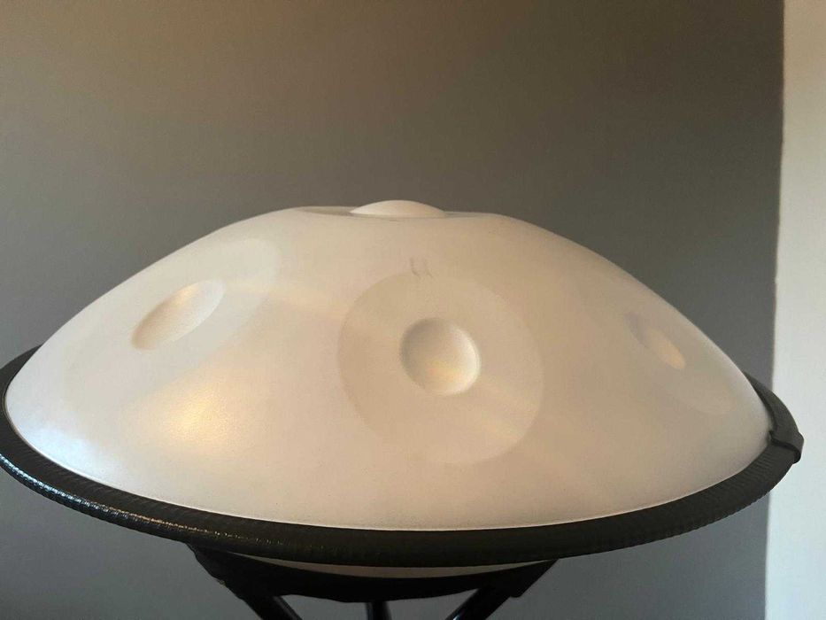 Handpan alb – 9 note în D minor – disponibil pe 440 Hz și 432 Hz
