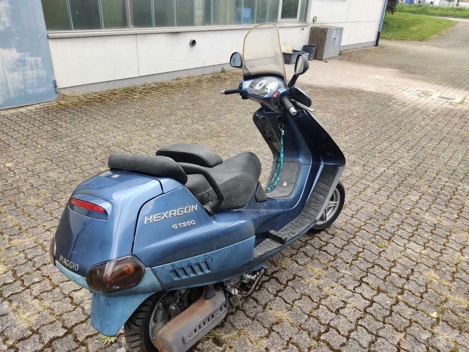 Scuter Piaggio Hexagon 31000Km de 250 cmc.