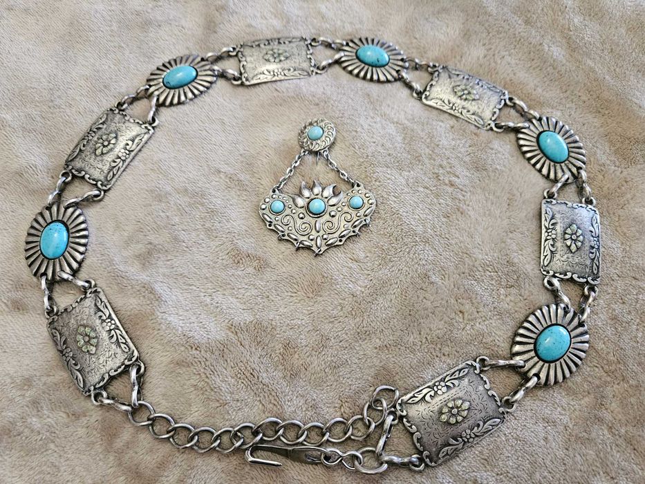 Старинна брошка забодка и колан за носия