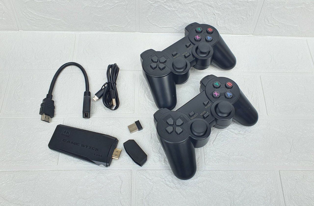 Беспроводная игровая консоль Retro Game Stick  Lite M8 64Gb