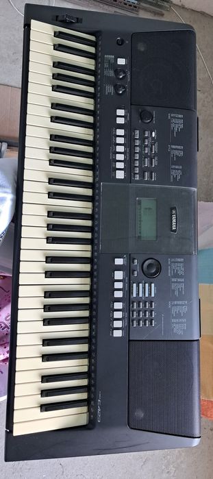 Vând orga Yamaha PSR-E423