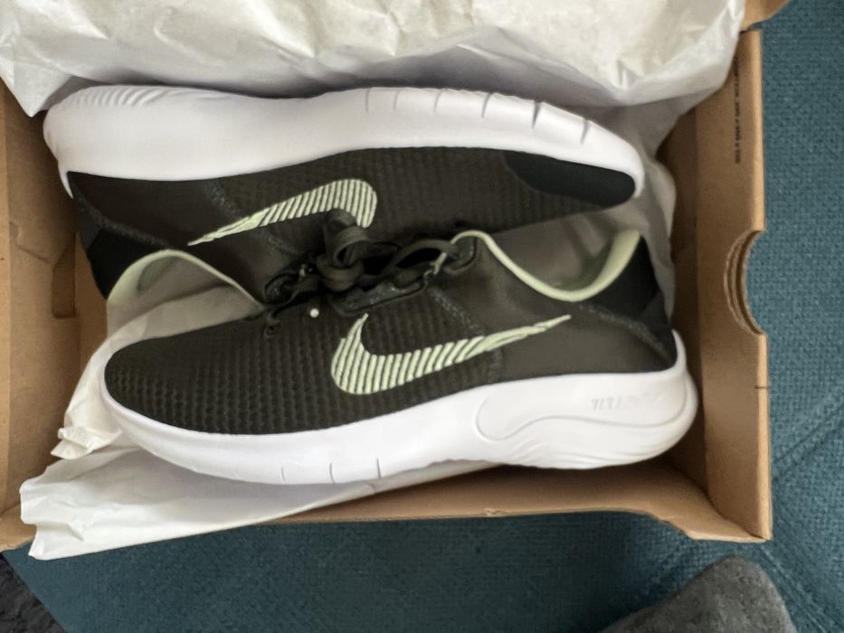 Дамски маратонки NIKE различни модели и размери.100%оргинал.Чисто нови