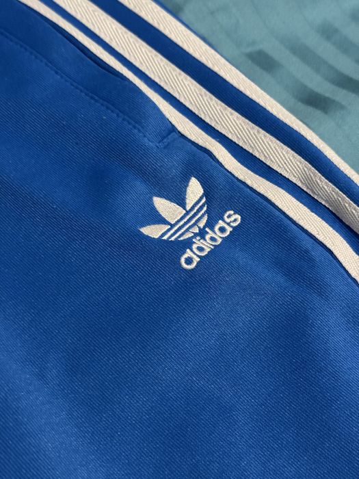 Pantaloni adidas albastrii
