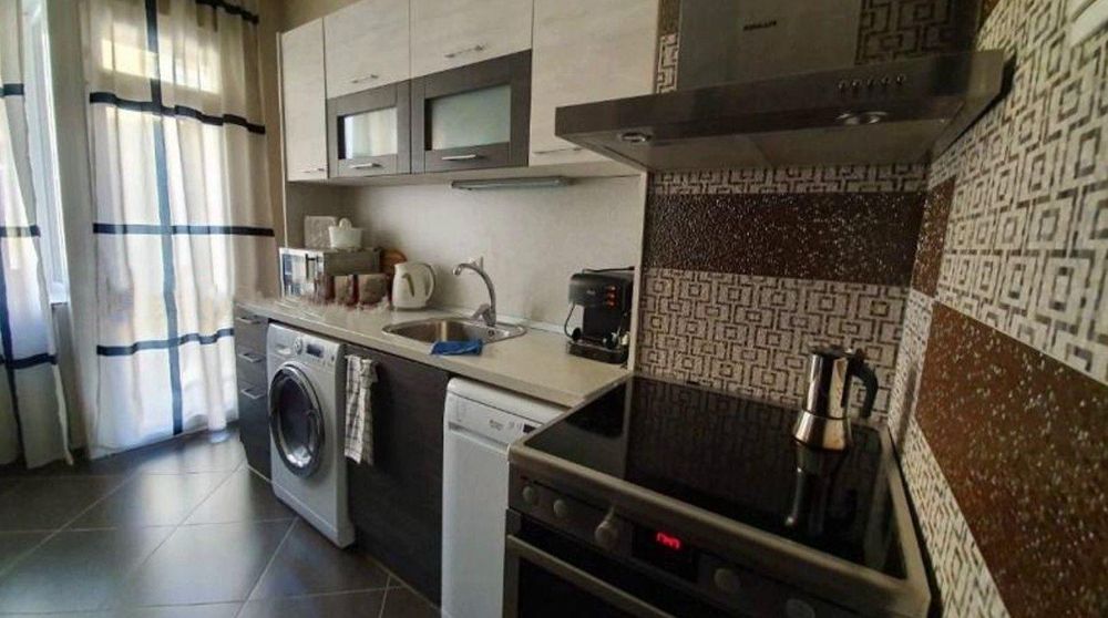 Тристаен апартамент под наем в центъра на София, 2213259