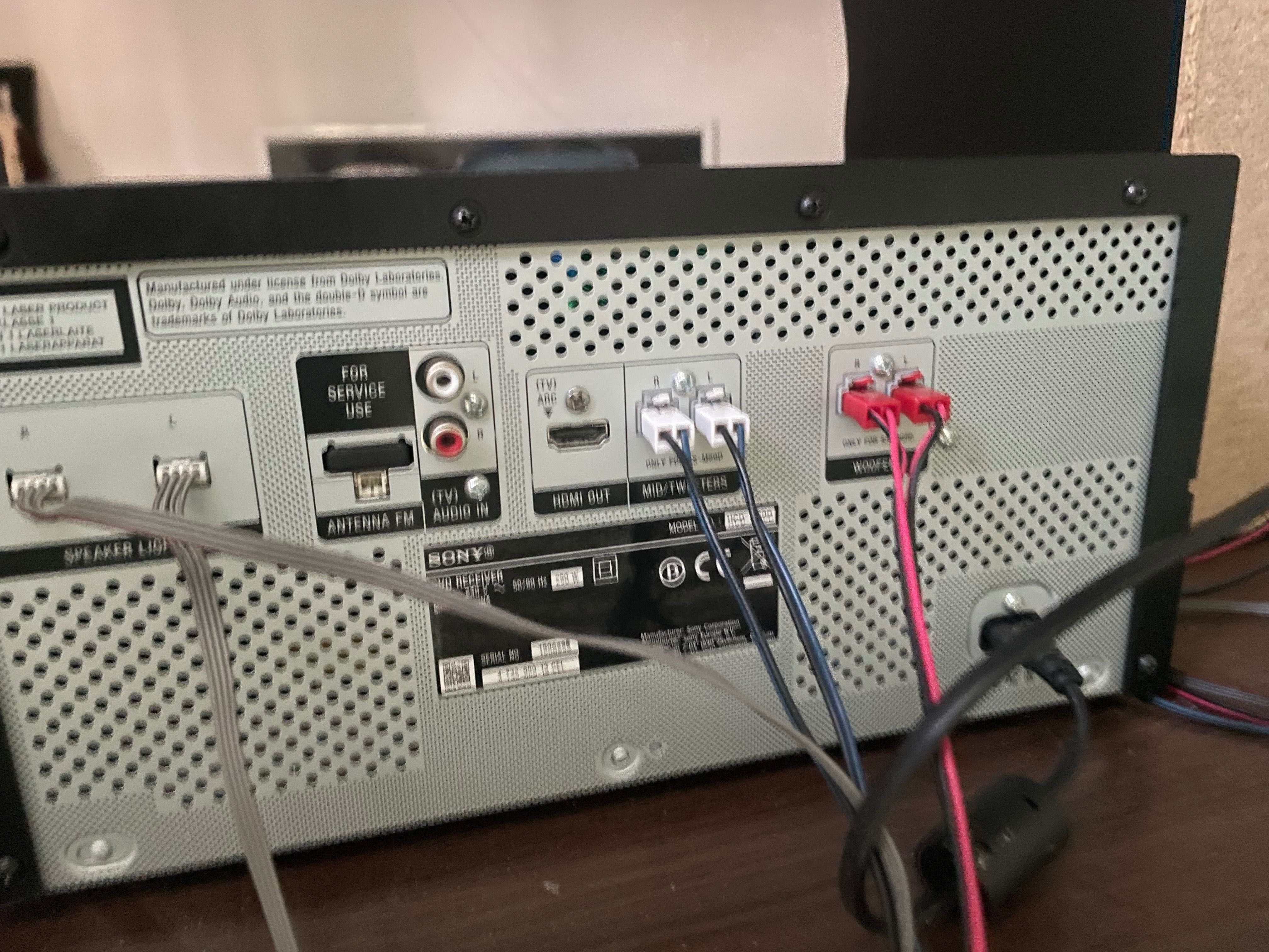 Продавам аудио система Sony MHC-60D.