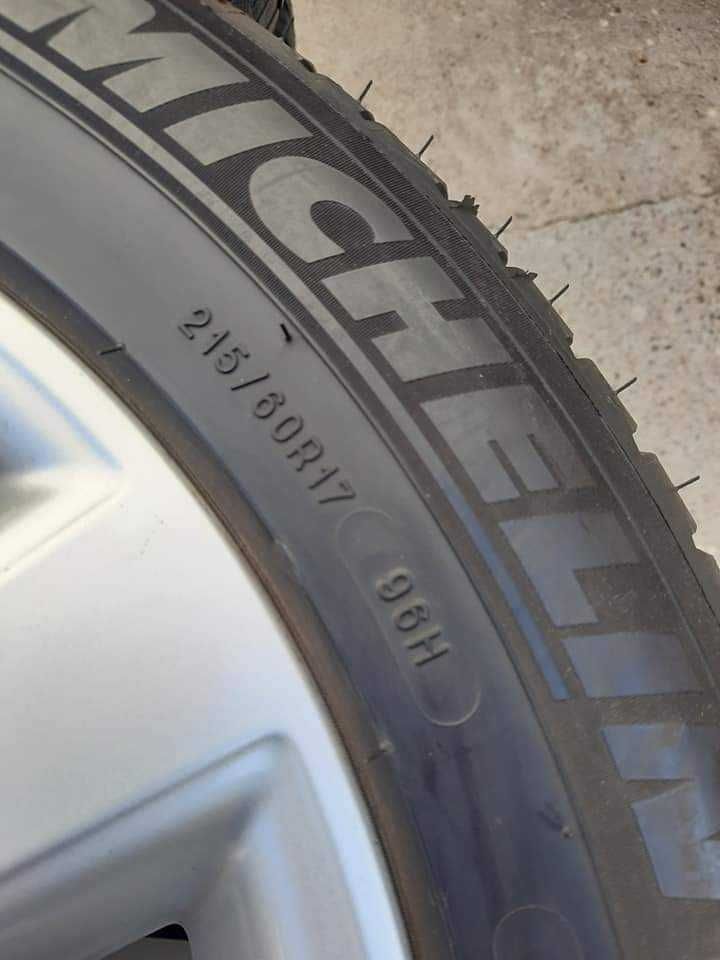 4 Броя 215/60/17 Michelin 2x6,2mm, 2x5,2mm