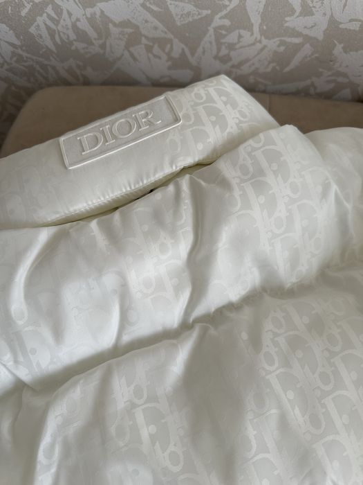 Дамски якенца Dior