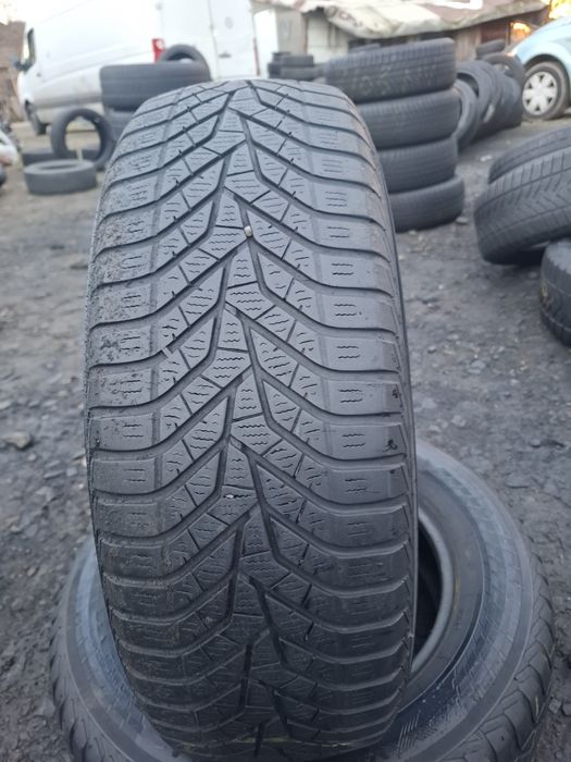 Vand 2 anvelope 215 65 16 yokohama de iarna