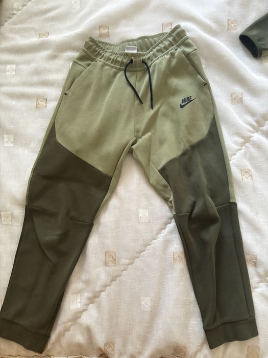Продавам оригинален nike tech