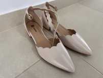Vand pantofi toc mic. Marimea 40.