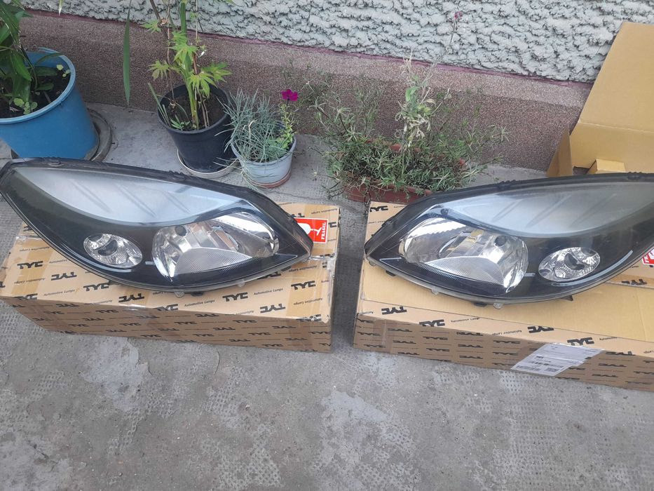 Far Sandero Original-Dreapta ( Elba )