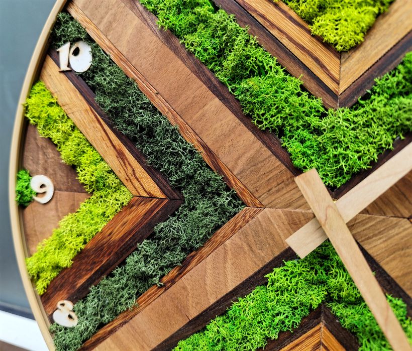 Часовник от масив и скандинавски мъх