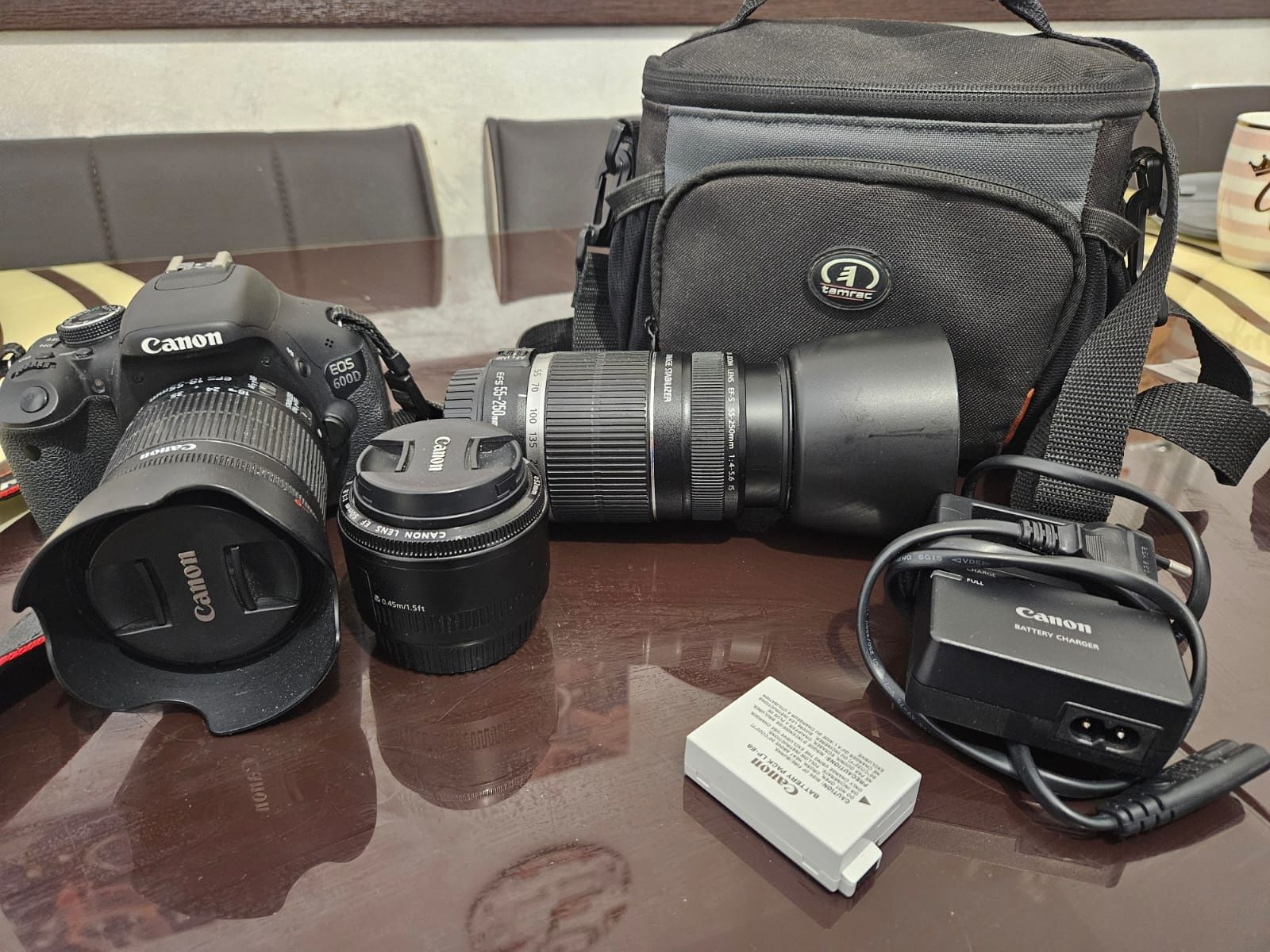 Canon EOS 600D + accesorii + obiective