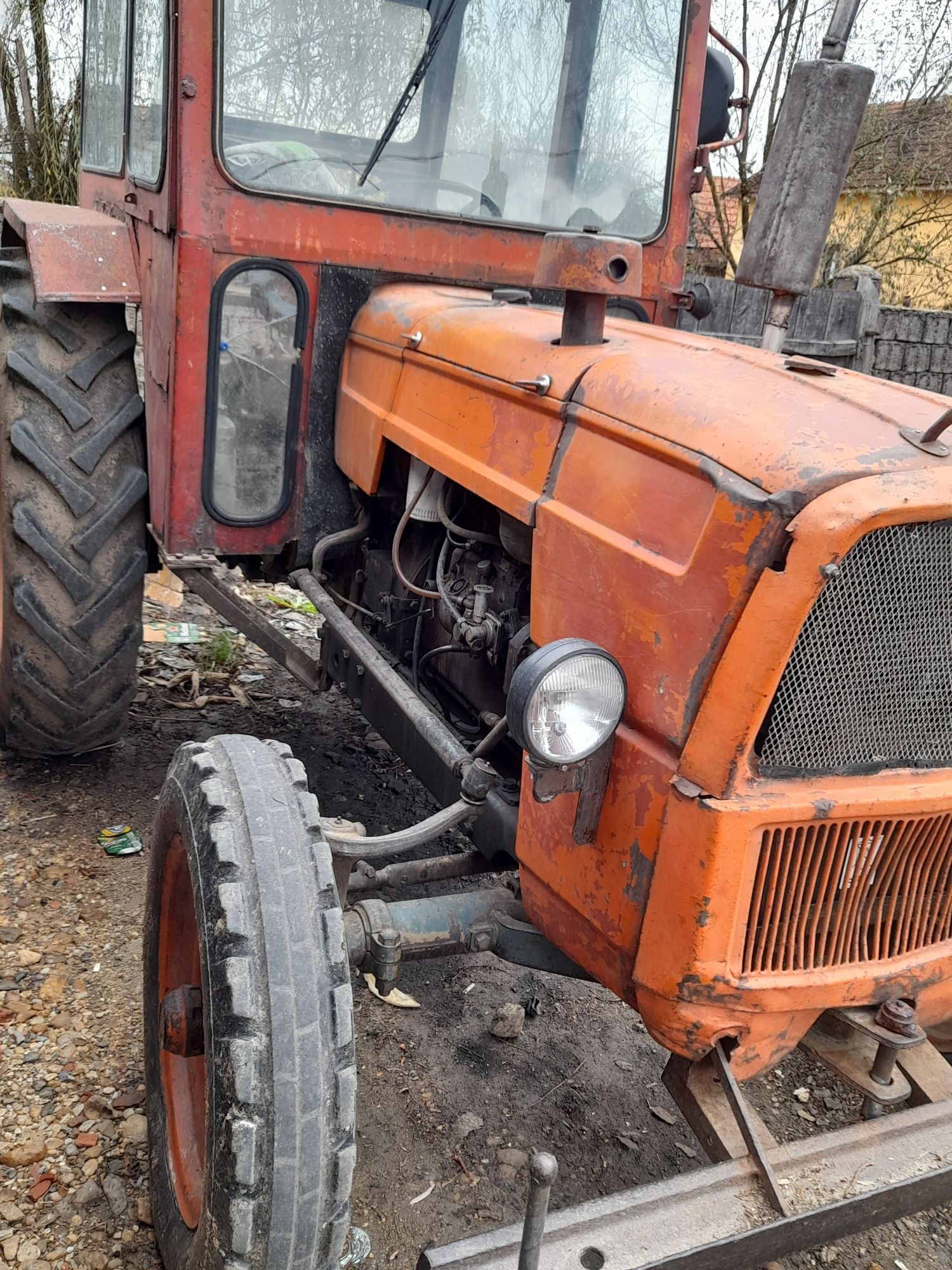 Vând tractor fiat