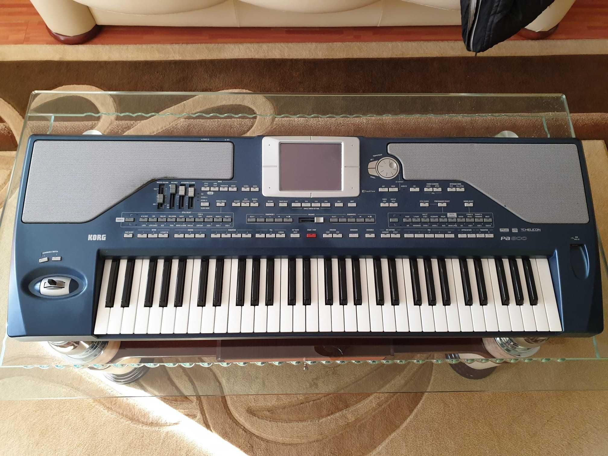 Korg PA 800 stare foarte buna + ritmuri, husa originala