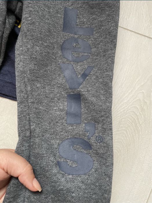 Tricou + pantaloni Levi’s 4 ani