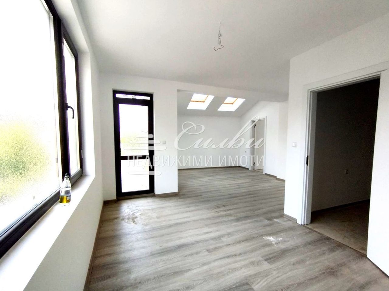 Продава се Двустаен апартамент в Шумен, Гривица - 97 кв.м за 1052 €/кв.м - Снимка #1