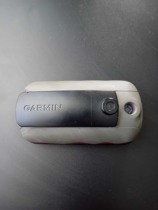 Ръчен и навигационен GPS приемник с "фотографска" памет.