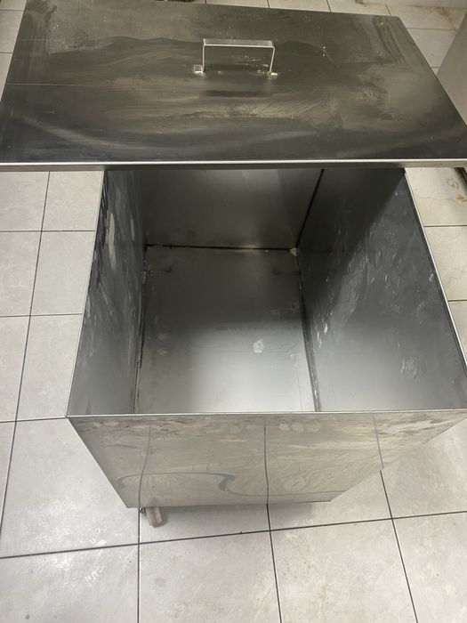 контейнер за брашно