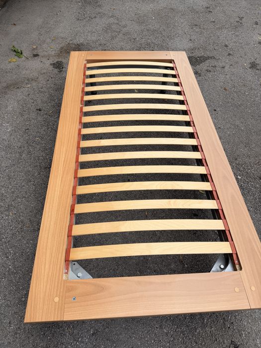 Легло на крачета - метална конструкция + МДФ