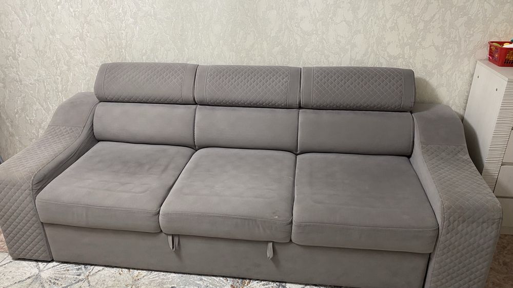 Продам диван размер длина 2,47 см ,ширина 95 см
