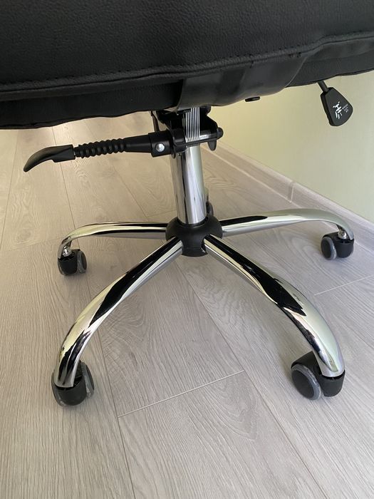 Президентски офис стол Carmen 6506-1 черен LUX