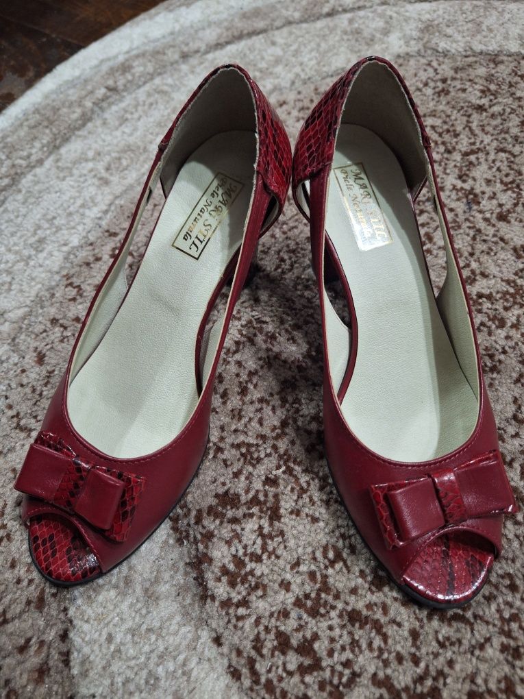 Vand pantofi piele