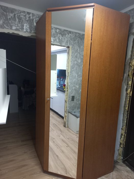 Шкаф угловой плательный б/у