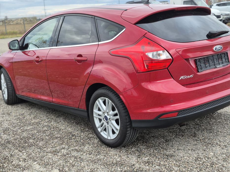 Ford focus benzina 1000 c.c  125 c.p